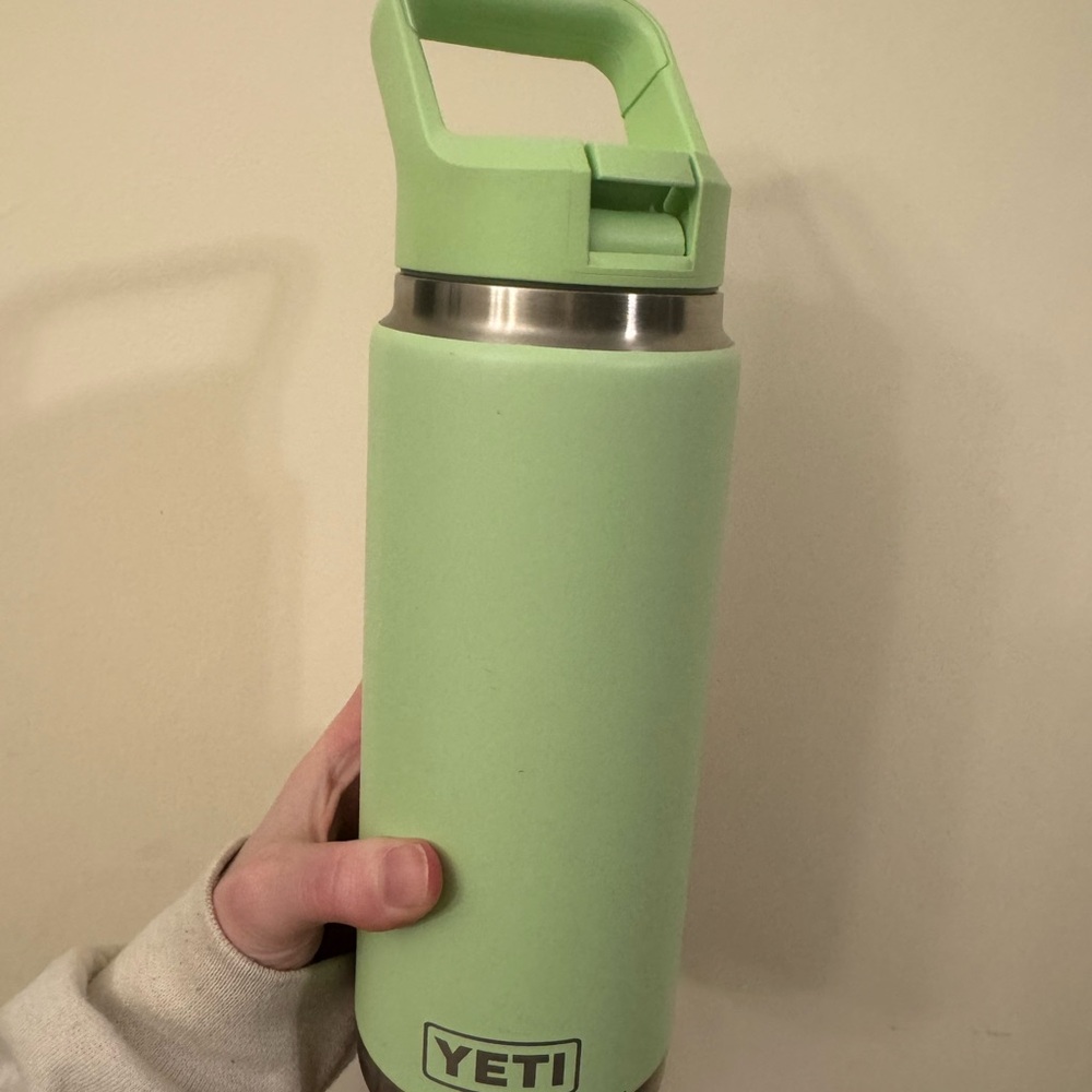 YETI 26oz Water bottle